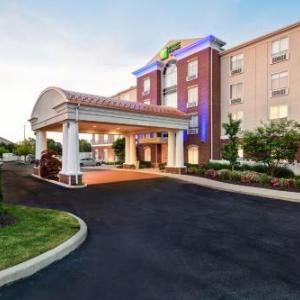 charles town wv hotels near hollywood casino