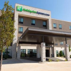 Holiday Inn Express & Suites - Kingfisher