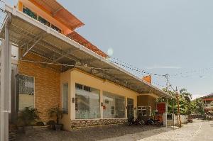 RedDoorz near Jembatan Siti Nurbaya Padang, Padang