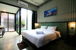 The Tree Sleep and Space, Trang