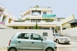 Vaccinated Staff- OYO 74652 Ki & Ka Villa, Patna
