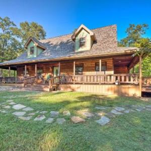 Rustic Broken Bow Retreat with Hot Tub and Deck!