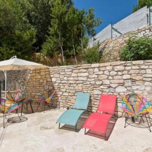 Snug Holiday Home in Orgnac-l'Aven with Swimming Pool