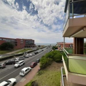 Studio avec terrasse et parking à deux pas des plages - FR-1-239-563