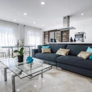 Gorgeous 170 sq.m. penthouse with sea view terraces