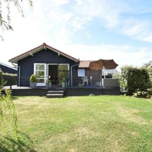 Spacious Holiday Home in Kattendijke near Centre