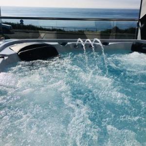 SEA CLIFF I The Miniature Boutique Hotel with Private Hot Tubs