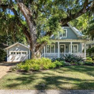 1052 Village Oaks Lane