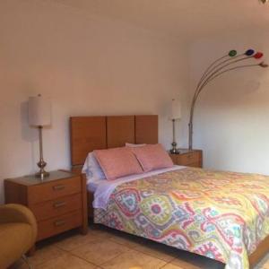Gorgeous Apartment walking distance to Beach!!