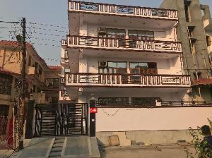 OYO 14625 Baani Abode, Noida