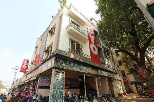 Vaccinated Staff - Capital O 12682 Hotel Relax, Gwalior