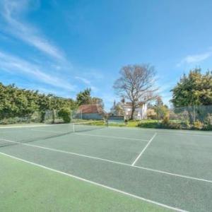 Sweet small barn with Tennis court near Goodwood