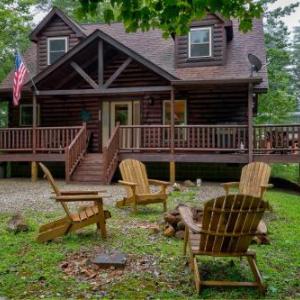 Tree Top Getaway Log House with Views NFL Sunday Ticket Included