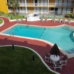 Days Inn & Suites by Wyndham Clermont