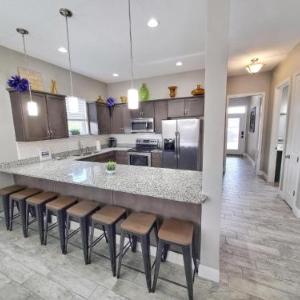 Secluded and Quiet Home! Private Pool- Free 6 Seat Golf Cart! 5 Min to Beach!