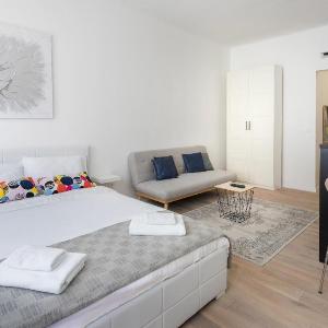 Modern and Bright Studio in Main Pedestrian Zone