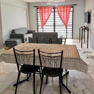 Pool View 3R2B Family Stay 8-10pax@Teluk Kemang PD