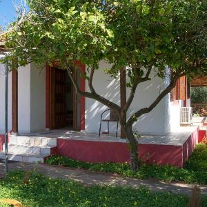 Family home with Private Garden near the Beach