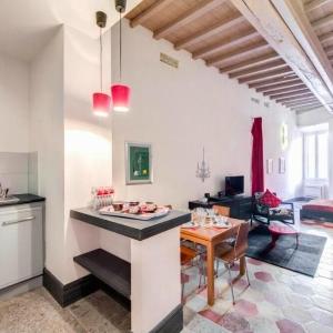 Apartment in piazza5 Scole For 5 people Center of Rome