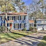 Secluded House with BIG deck close to Uptown