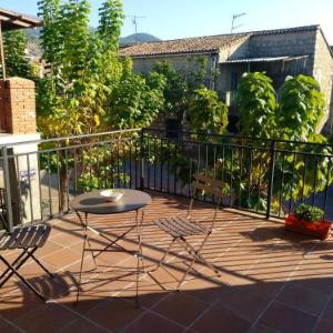 Apartment with 2 bedrooms in Sotillo de la Adrada with wonderful mountain view and terrace