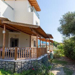 Spacious House with a Terrace  41 in Cesme