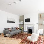 Luxury 2BR Home in West Kensington  4 guests