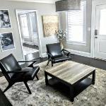 Beautiful Bungalow Close to Everything