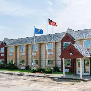 Days Inn & Suites by Wyndham Pryor