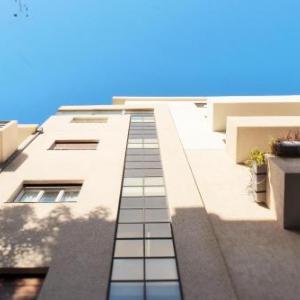 Mamad Bright Apt w Balcony 10min Walk from Beach