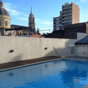 Maipú y Avenida Pellegrini - Parking privado con costo adicional