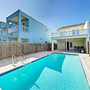 New Listing! Island Retreat With Pool Walk To Beach Condo