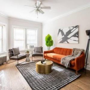 Aesthetically Vibrant 2BR Apt at Lincoln Square