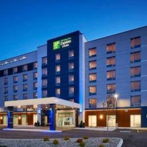 Holiday Inn Express & Suites Windsor East - Lakeshore an IHG Hotel