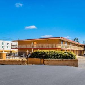 Econo Lodge Inn & Suites Macon