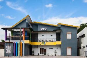 Vaccinated Staff - OYO 1095 RAP Hotel, Tarutung