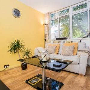 Colourful Maida Vale 1-Bedroom Flat with Balcony