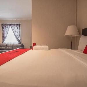 RedDoorz Plus near Marina City Waterfront Batam