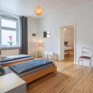 TheWilhelmshavener Group Apartment group & family friendly 100m2 2BR 1 living room huge table ideal for 4 - 6 Guests