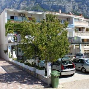 Apartments with parking space Makarska - 9129