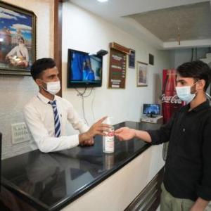 Hotel Holiday Comfort - 800 mts from Jallianwala Bagh