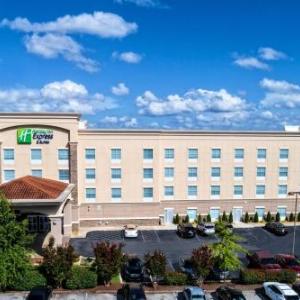 cookeville hotels agricultural pavilion suites inn express holiday hyder burks near