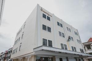 RedDoorz Plus near Ferry Terminal Batam Center, Batam
