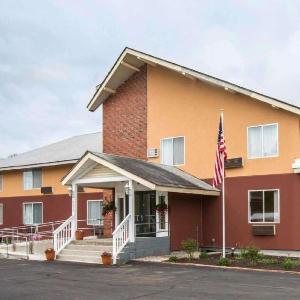 The Flying Monkey Plymouth Hotels - Econo Lodge Lakes Region