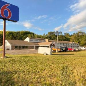 Motel 6 Norway MI