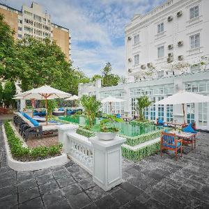 Manoir Des Arts Hotel