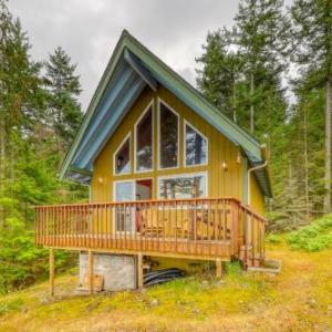 Orcas Island High Cliff-View Cabin