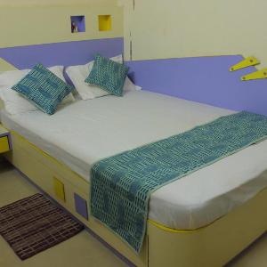 STANDARD ROOM IN A POSH VILLA