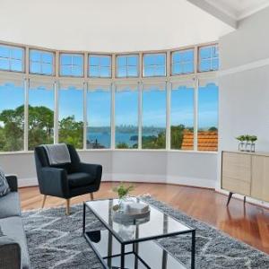 Huge Harbour View Apartment In Historic Home