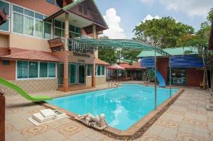 OYO 402 Raknatee Resort, Nakhon Pathom